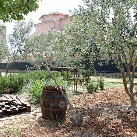 Apartman With A Parking Space Pirovac, Sibenik - 6278 Pirovac