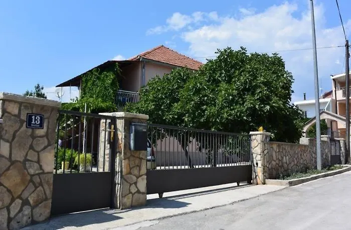 Apartment Apartments With A Parking Space Pirovac, Sibenik - 6278 *