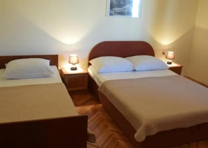 Apartments With A Parking Space Pirovac, Sibenik - 6278 *