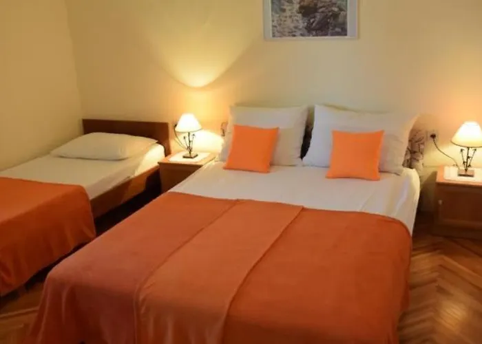 Apartments With A Parking Space Pirovac, Sibenik - 6278 Apartment Pirovac