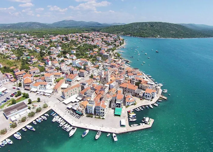 Apartments With A Parking Space Pirovac, Sibenik - 6278 Apartment *